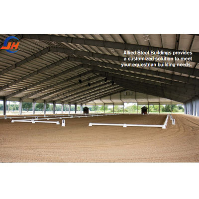 Randonnée de chevaux en salle de compétition Randonnée de chevaux en salle de compétition Randonnée de chevaux en salle de compétition Randonnée de chevaux en salle de compétition