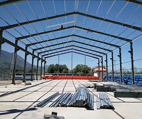 Roofing en acier ondulé entrepôt de panneaux sandwich préfabriqué pour la catégorie Q235B et Q355B