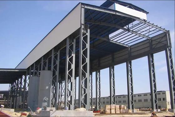 Roofing en acier ondulé entrepôt de panneaux sandwich préfabriqué pour la catégorie Q235B et Q355B