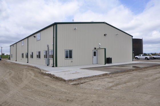 Entrepôt de structure en acier hautement résistant pour atelier de bureau fonctionnel préfabriqué