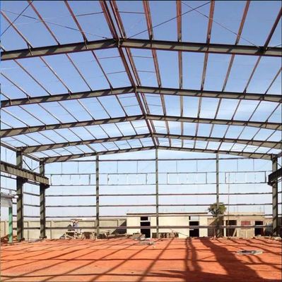 Entrepôt de fabrication de structures en acier pour l'industrie légère
