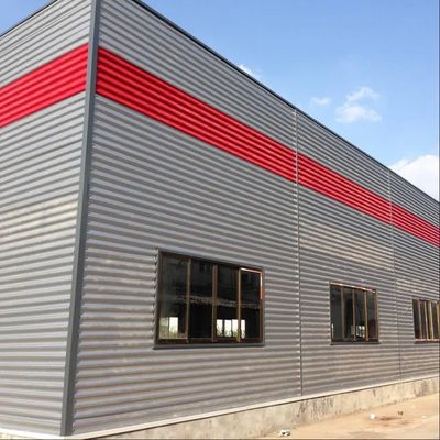 Entrepôt de fabrication de structures en acier pour l'industrie légère