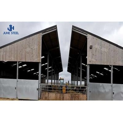 Q235B/Q345B Barbe à poteaux métalliques en acier à faible teneur en carbone destinée aux panneaux d'élevage et aux vaches laitières