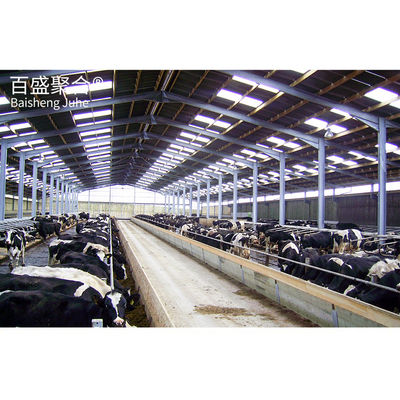 Structure de ferme de vaches en acier bâtiment d'entrepôt pour le soudage et le service de transformation durable