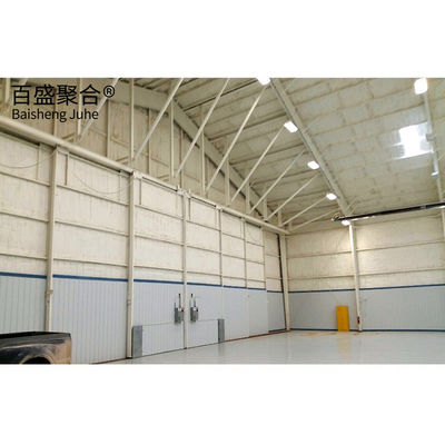 Structure en acier solide en forme de H. Hangar d'avion modulaire