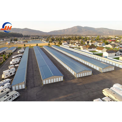 Entrepôt de structure en acier de 1000 mètres carrés personnalisable avec un revêtement en acier en forme de C.Z.