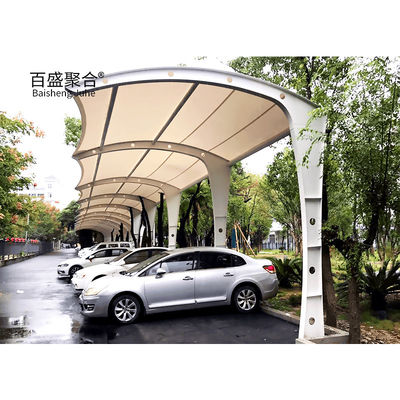 Carports à carrosserie métallique thermiquement traités en matériau résistant aux intempéries