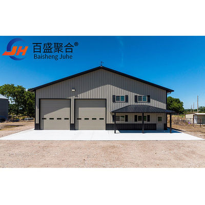 Garage avec structure et section en acier industriel fabriqué selon la norme ASTM