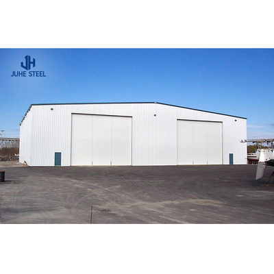 Q235 Q235B Q345 Carports à toit métallique thermiquement isolé avec conception pliante et service de soudage